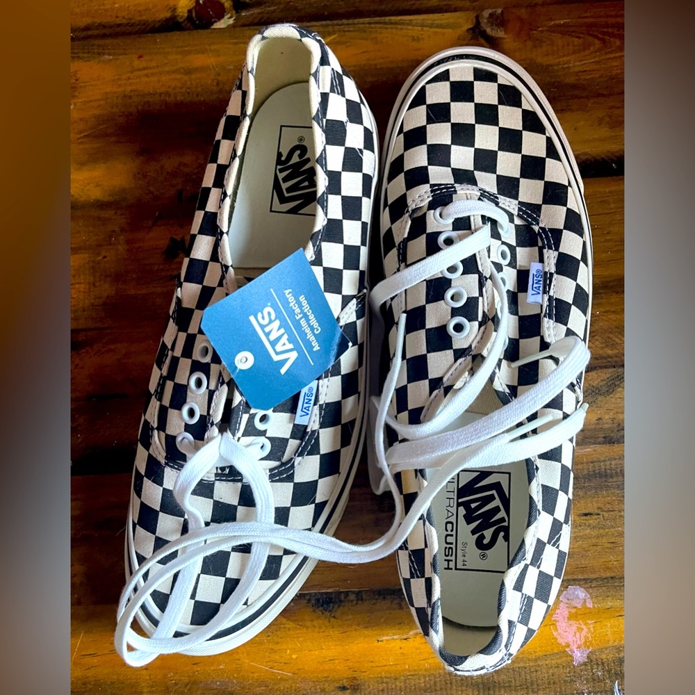 BRAND NEW WITH TAGS, VANS, skater sneaker, size 11